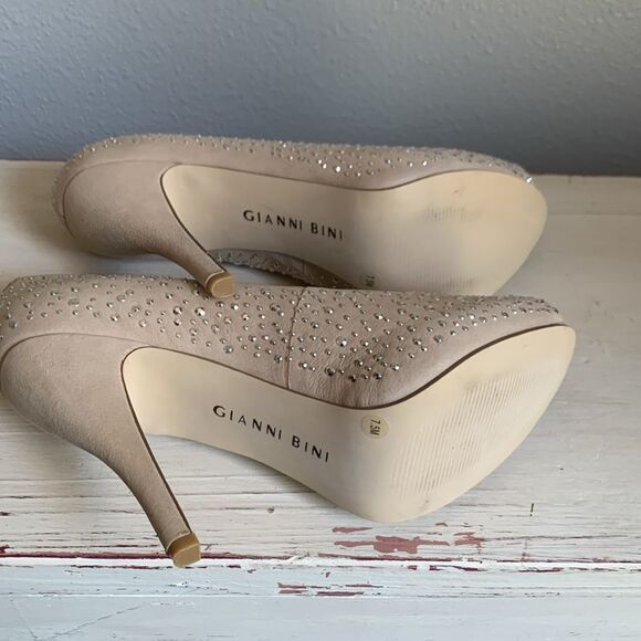 Gianni Bini Nude Peep Toe Heels With Silver Embellishments Size 7.5 - Picture 6 of 8